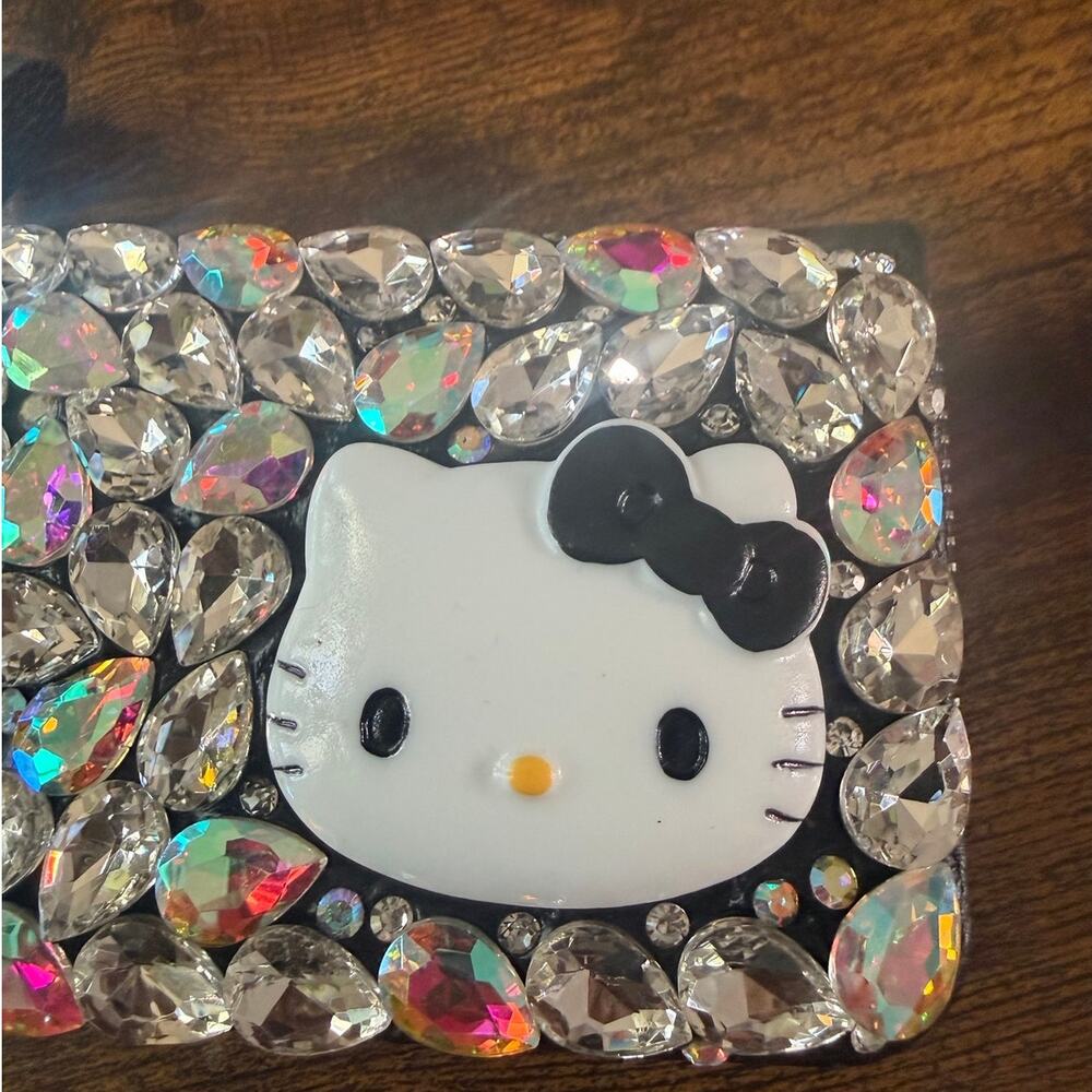 Hello Kitty Wallet - Picture 2 of 6